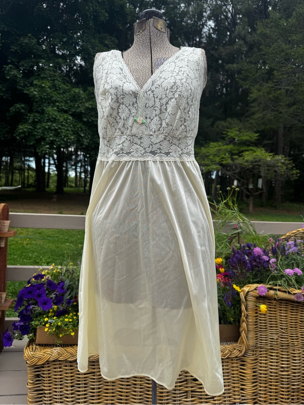 Butter yellow vintage lace nightgown Velrose Olga like